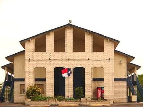 Carefree Inn Flatonia