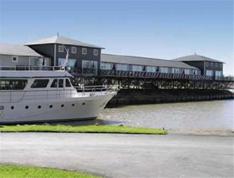 Howard Johnson Hotel & Marinas San Pedro Resort