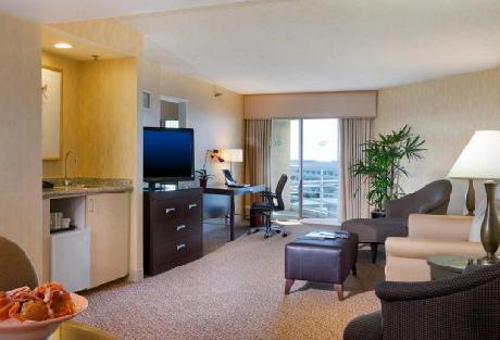 Doubletree Guest Suites® Santa Monica