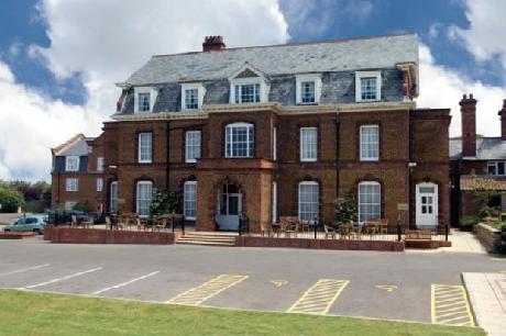 BEST WESTERN Le Strange Arms Hotel