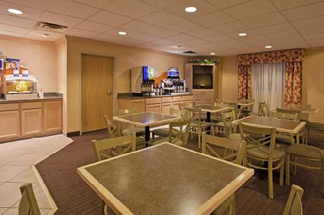 Holiday Inn Express CLEVELAND-VERMILION