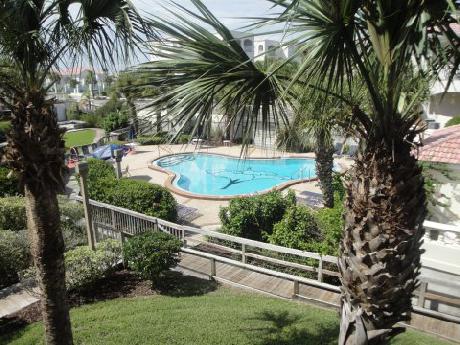 Hibiscus Oceanfront Resort