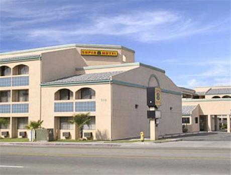 Super 8 Escondido