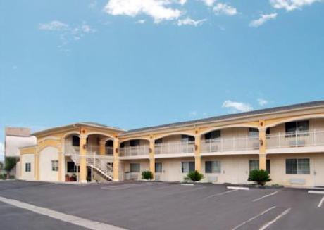Econo Lodge Inn & Suites