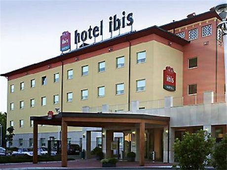 ibis Como