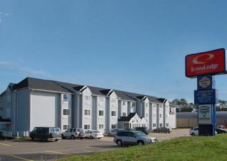 Econo Lodge Inn & Suites