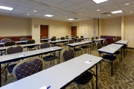 Holiday Inn Express Hotel & Suites NORTHEAST