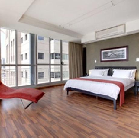 Circa On The Square Hotel