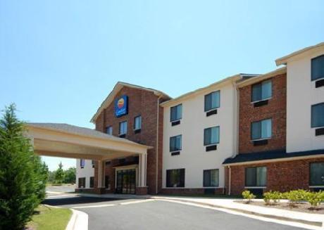 Comfort Inn & Suites Near Lake Lanier