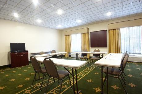 Holiday Inn Express Hotel & Suites HEARNE