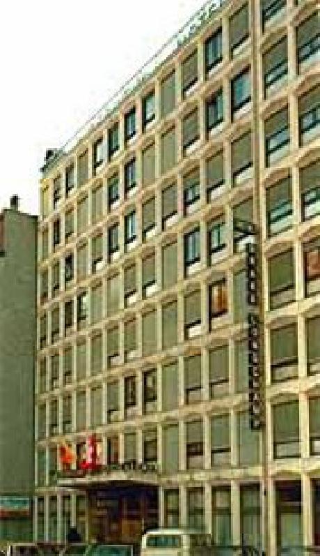 Drake Longchamp Swiss Q Hotel