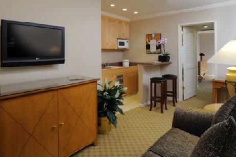 Beverly Hills Plaza Hotel