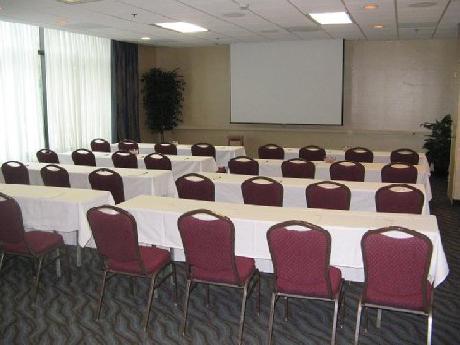 Holiday Inn Express ST. LOUIS AIRPORT- RIVERPORT