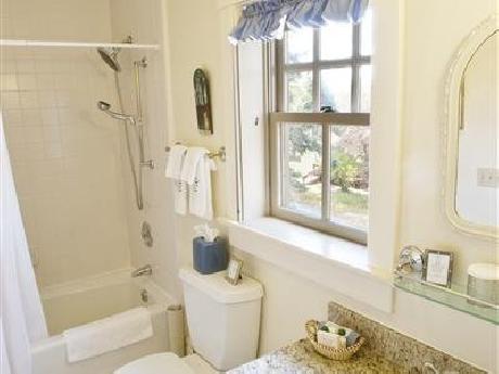 North Lodge on Oakland