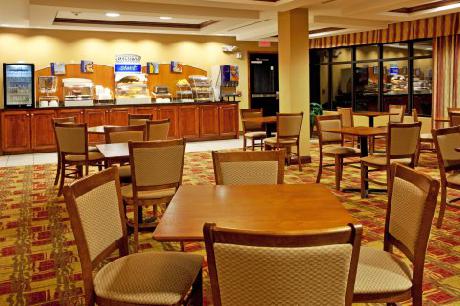 Holiday Inn Express Hotel & Suites HARDEEVILLE-HILTON HEAD