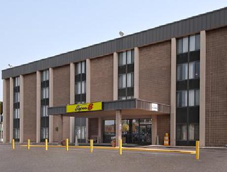 Super 8 Liverpool/ Syracuse Area