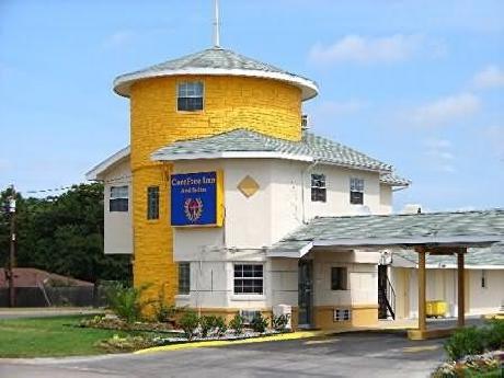 Carefree Inn And Suites,  I -35 East, Dallas West-End Area