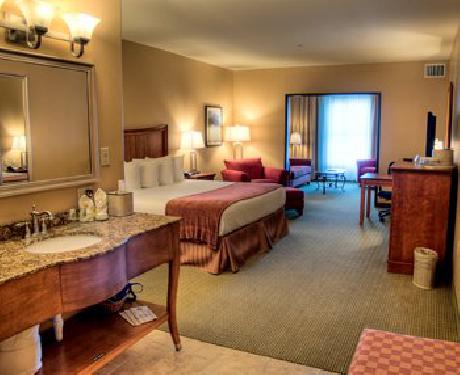 BEST WESTERN PLUS Swiss Chalet Hotel & Suites