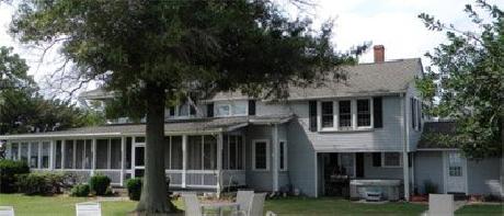 Black Walnut Point Inn