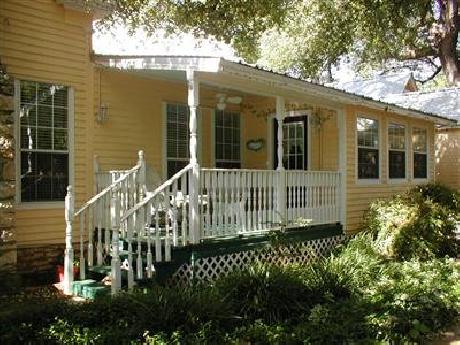 Pomegranate House & Cottages