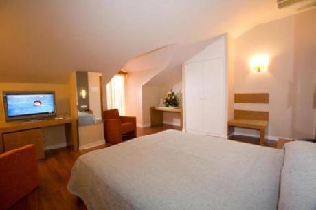 Ah Granada Palace Business Suites & Spa