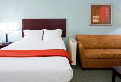 Holiday Inn Express Hotel & Suites CHARLOTTE- ARROWOOD