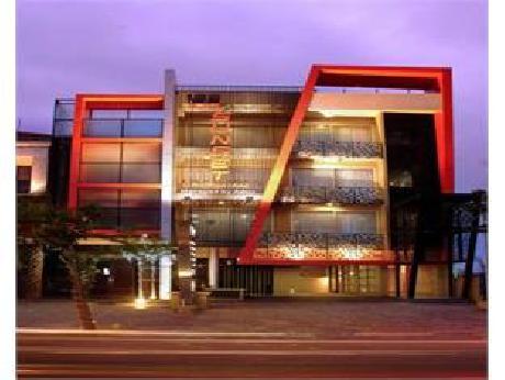 100 Sunset Boutique Hotel