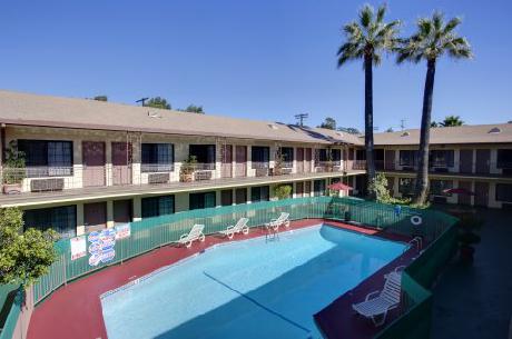 Studio City Courtyard Hotel