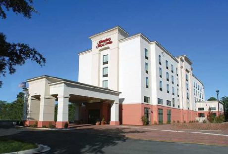 Hampton Inn  Suites ChesapeakeBattlefield Blvd