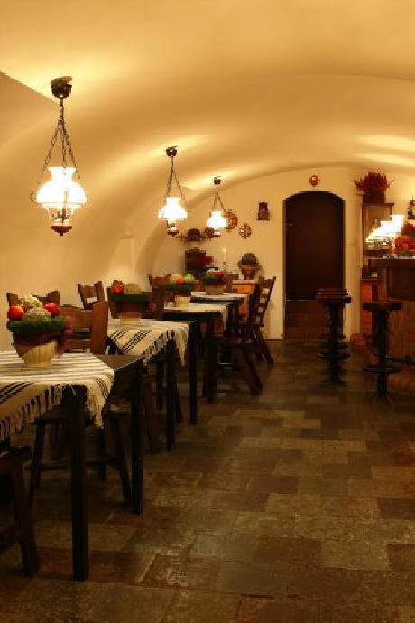 Lezno Palace Airport