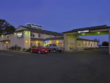 Newberg Travelodge Suites