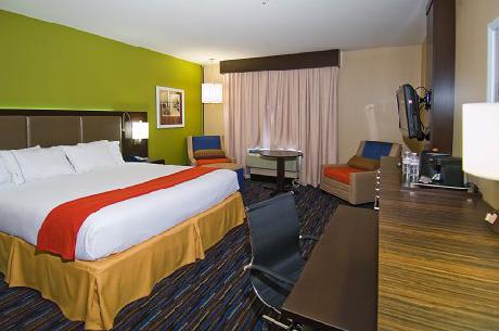 Holiday Inn Express Hotel & Suites FULTON