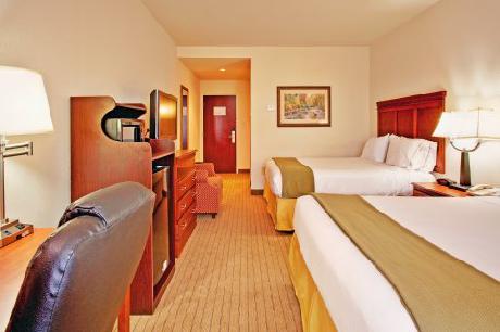 Holiday Inn Express Hotel & Suites DYERSBURG