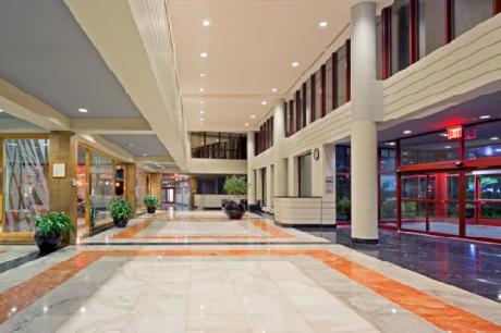 LaGuardia Plaza Hotel