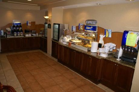 Holiday Inn Express Hotel & Suites WEST OF THEME PARK AREA