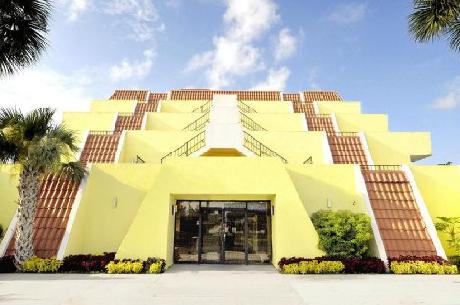 Royal Celebration Inn on Lake Cecile