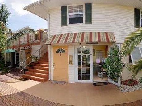 Manatee Bay Inn