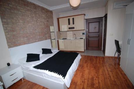 Full House Residence