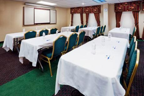 Holiday Inn Express Hotel & Suites ALLENTOWN-DORNEY PARK AREA