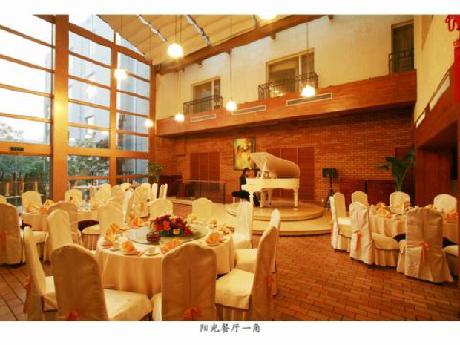 Golden Sun Commercial Hotel