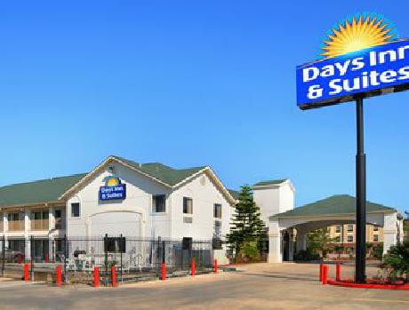 Days Inn and Suites Port Arthur