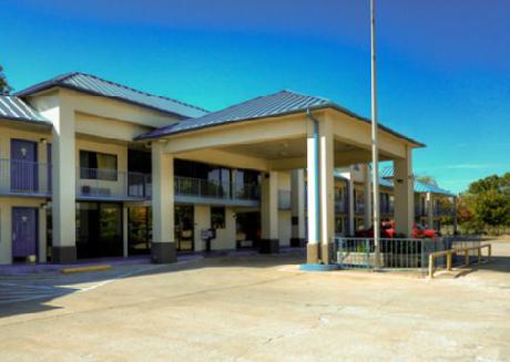 Econo Lodge  Inn & Suites Bentonville