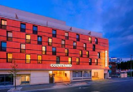 Courtyard Paris Arcueil