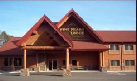 Pine Peaks Lodge and Suites