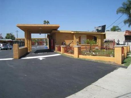 Harbor Inn and Suites