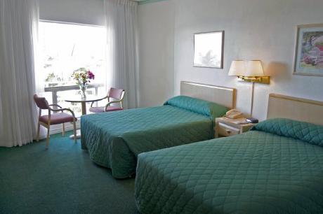 Days Hotel - Thunderbird Beach Resort