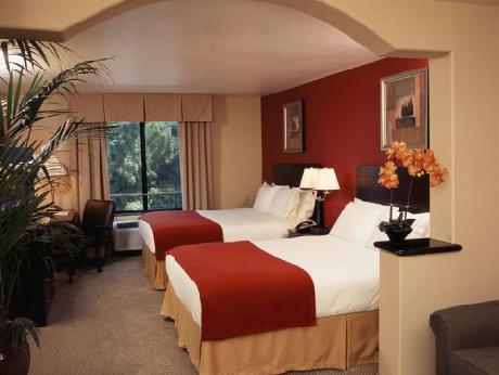 Holiday Inn Express Hotel & Suites HOLLYWOOD WALK OF FAME