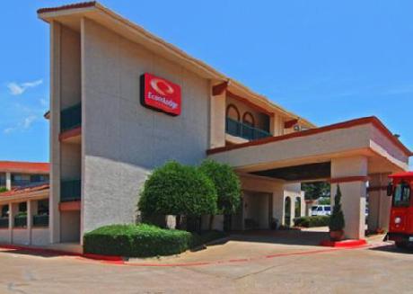 Econo Lodge  Inn & Suites Six Flags
