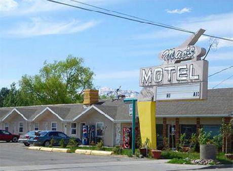 Mac's Motel