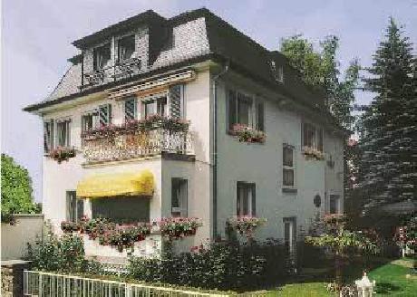 Stadt-gut-Hotel Neuhoefer am Suedpark